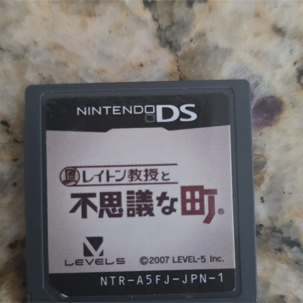 LEVEL-5 レイトン教授と不思議な町 Professor Layton Nintendo DS NTSC-J (Japan) 2007